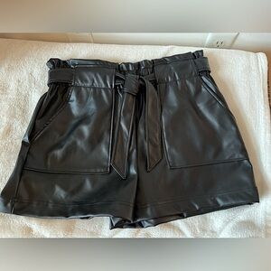 CI Sono Black Faux Leather Shorts high tie waisted Pockets NWT Size Large